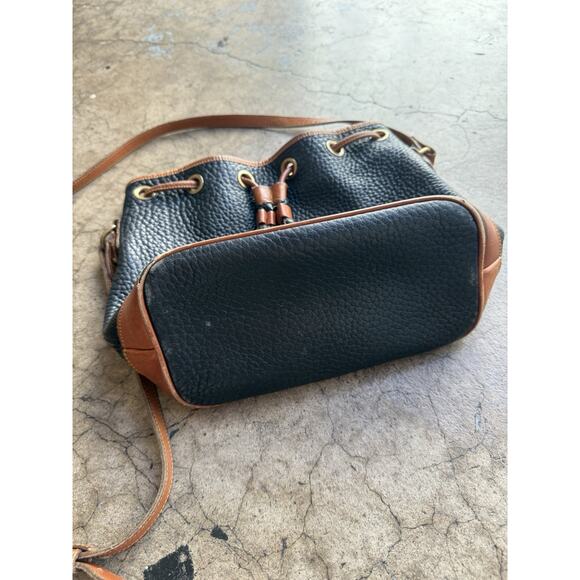 Vintage Dooney & Bourke Hobo Bucket Navy Blue Tan Drawstring Shoulder Bag Pebble - Picture 6 of 7